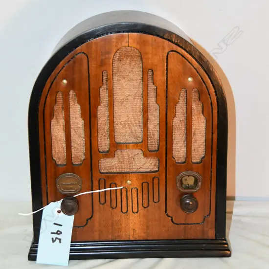 Model 217, by Atwater Kent, Cathedral, 110V, transformer included. H.360mm