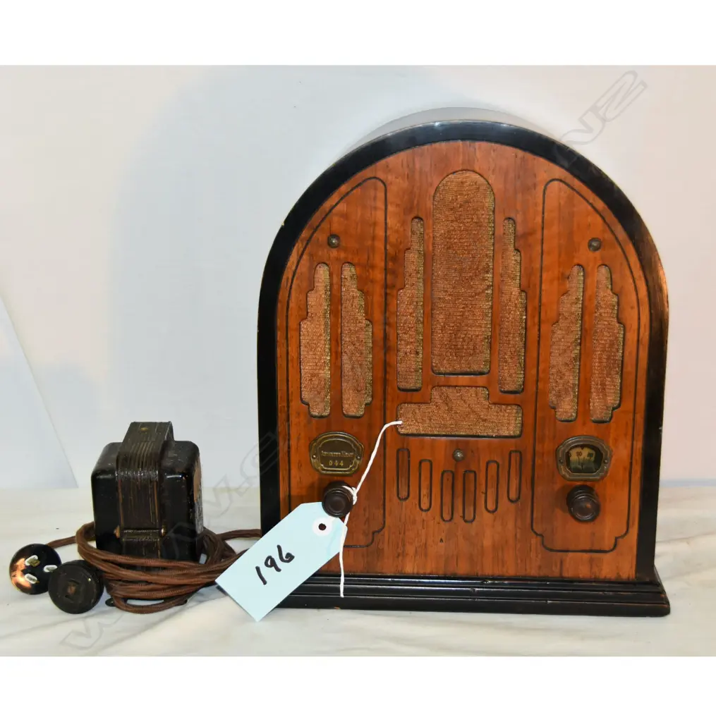 Model 944, by Atwater Kent, Cathedral, 110V, no transformer included. H.360mm Image 1++