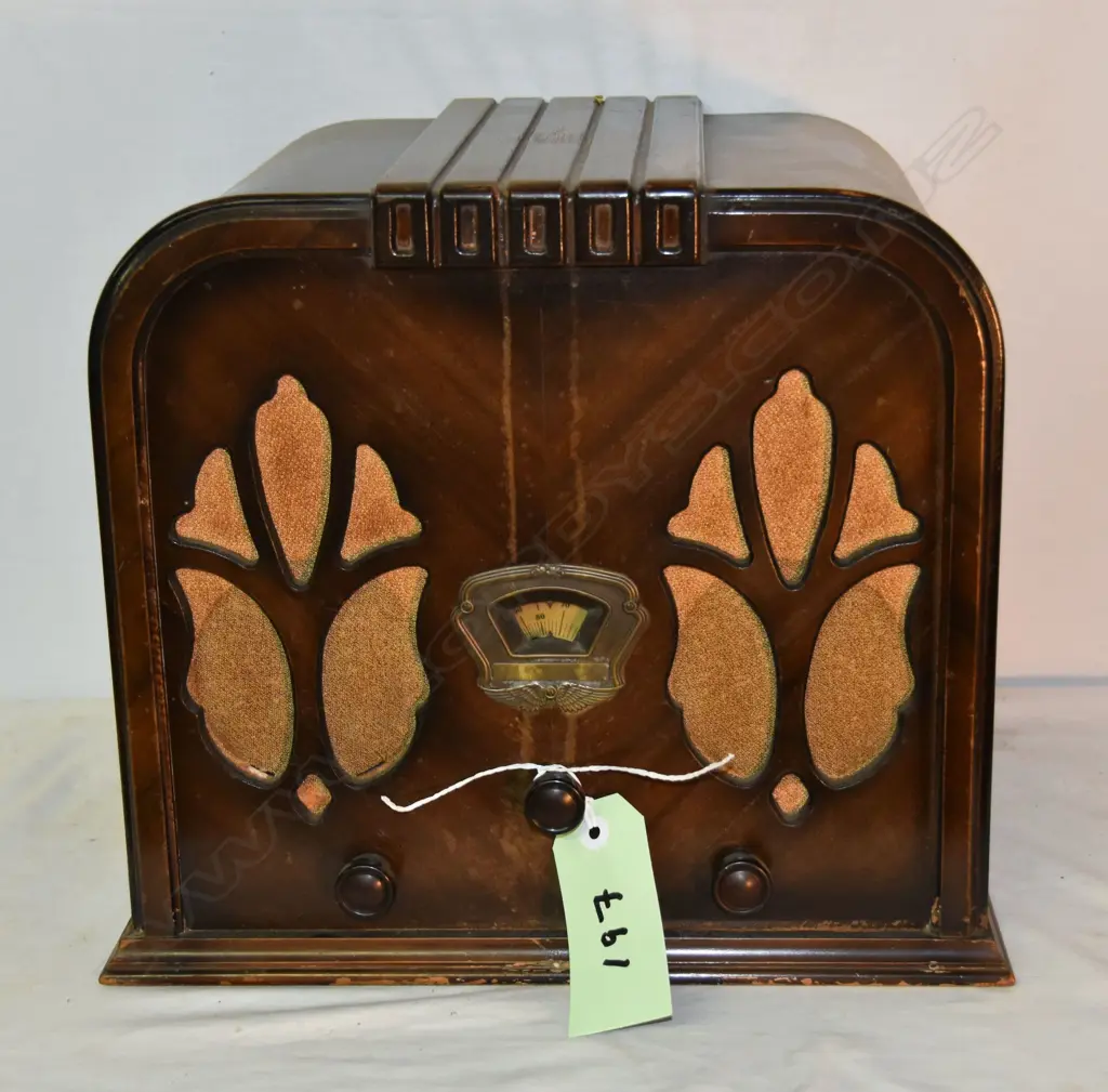 Model Model 110? Dual Speaker, by Stewart Warner, wood. H.330mm Image 1++