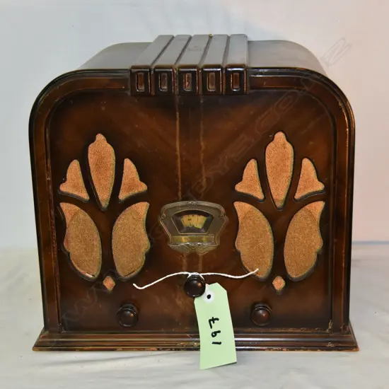 Model Model 110? Dual Speaker, by Stewart Warner, wood. H.330mm