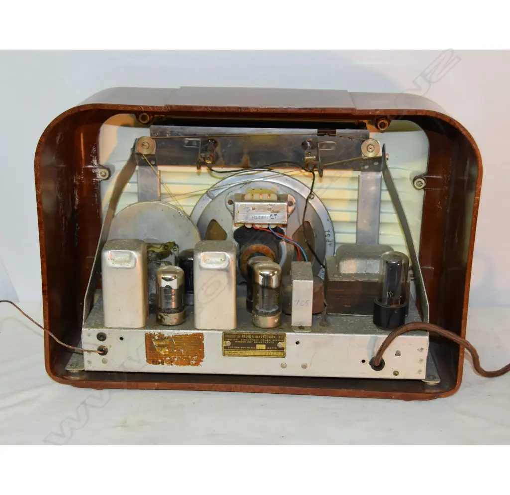 Model Ultimate RU, by Radio (1936) Ltd , Mottled brown. H.290mm Image 1++