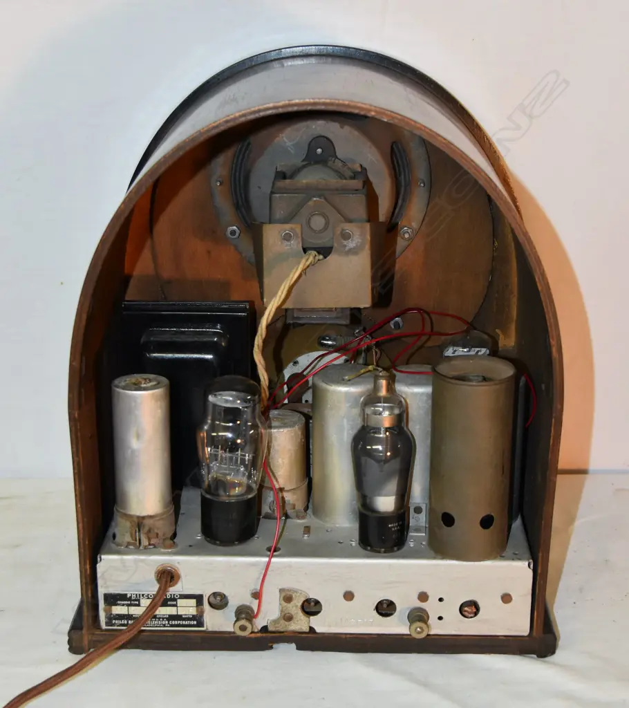 Model Junior 81, by Philco, Cathedral. H.350mm Image 1++