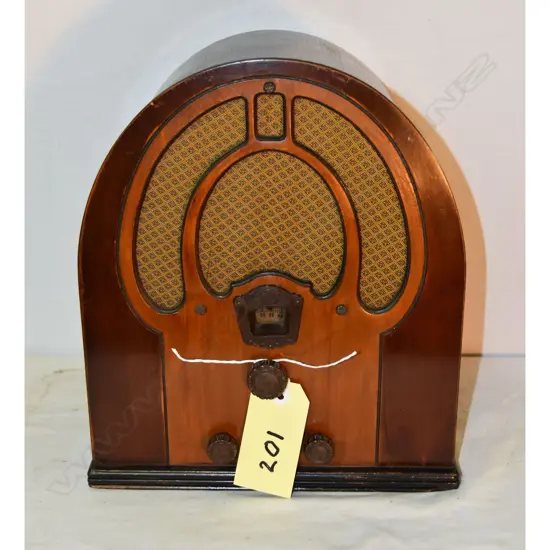 Model Junior 81, by Philco, Cathedral. H.350mm