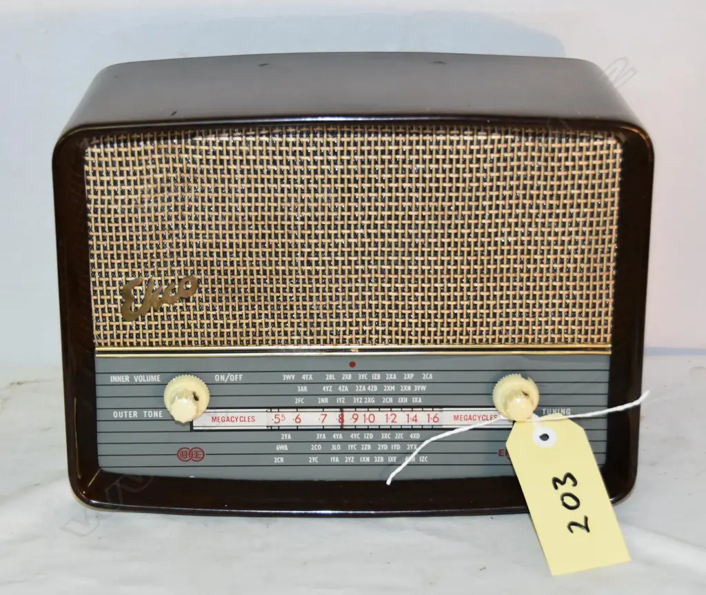 Model Ekco RBI, by Ultimate-EKCO (NZ), Brown. H.240mm Image 1++