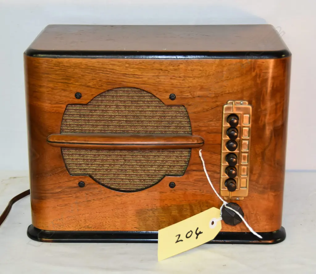 Model 'Push Button wonder’, by ?, Wood, pushbutton tuning only. H.240mm Image 1++