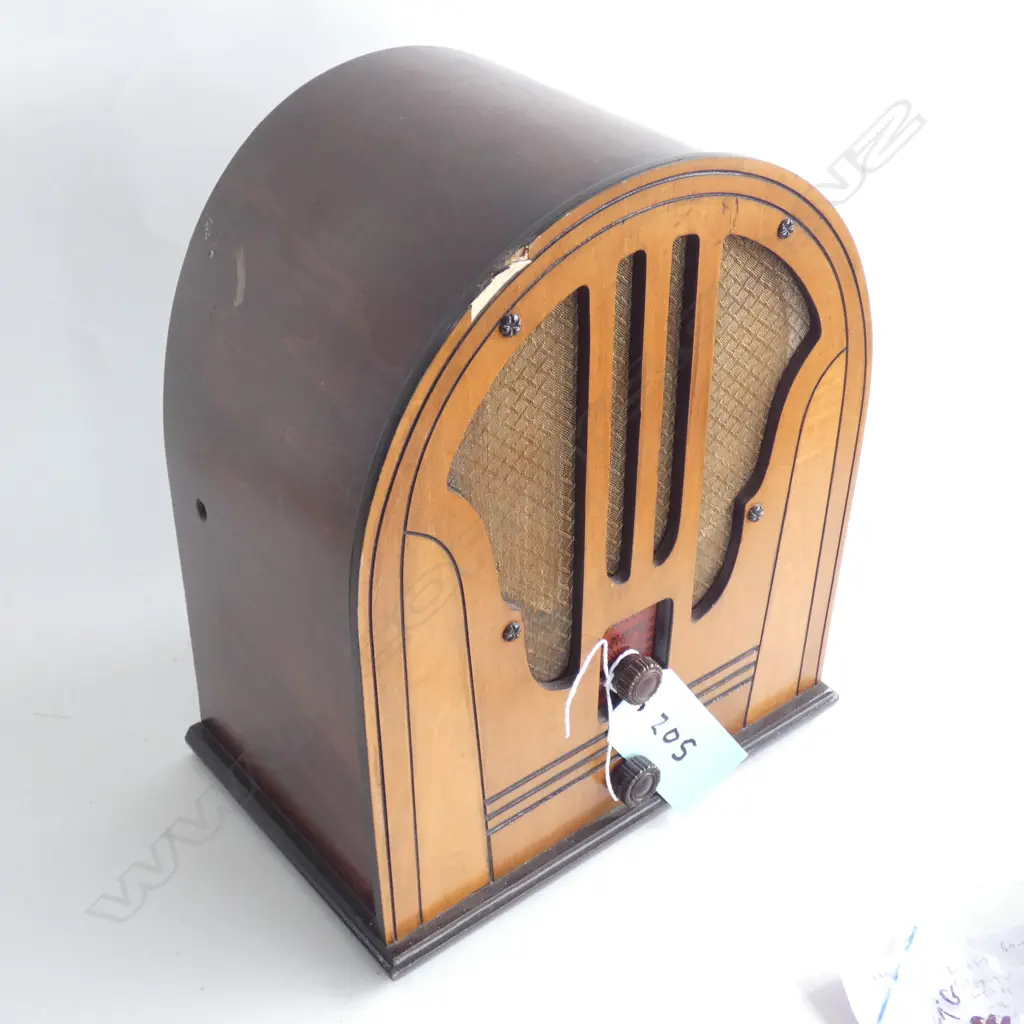 Model 84EZ, by Philco, Cathedral. H.360mm Image 1++
