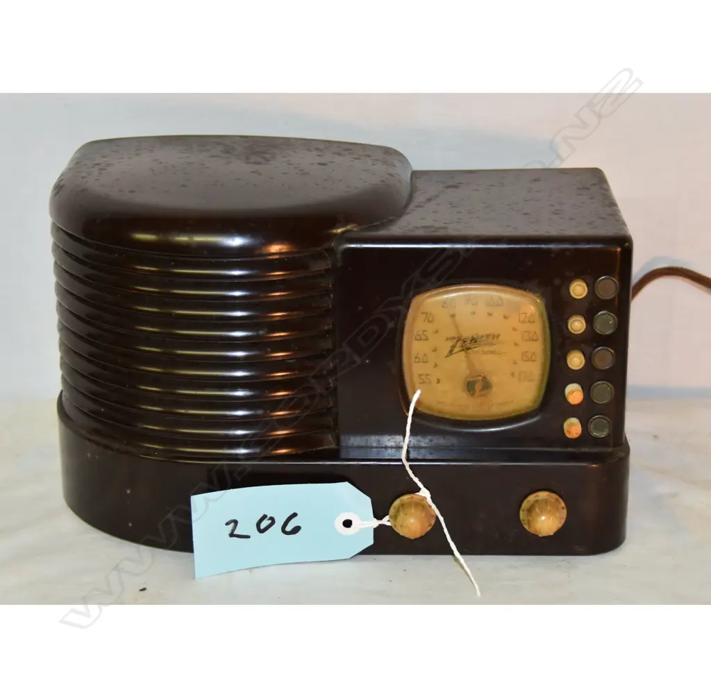 Model 5R312A, by Zenith, Brown Bakelite. H.185mm Image 1++
