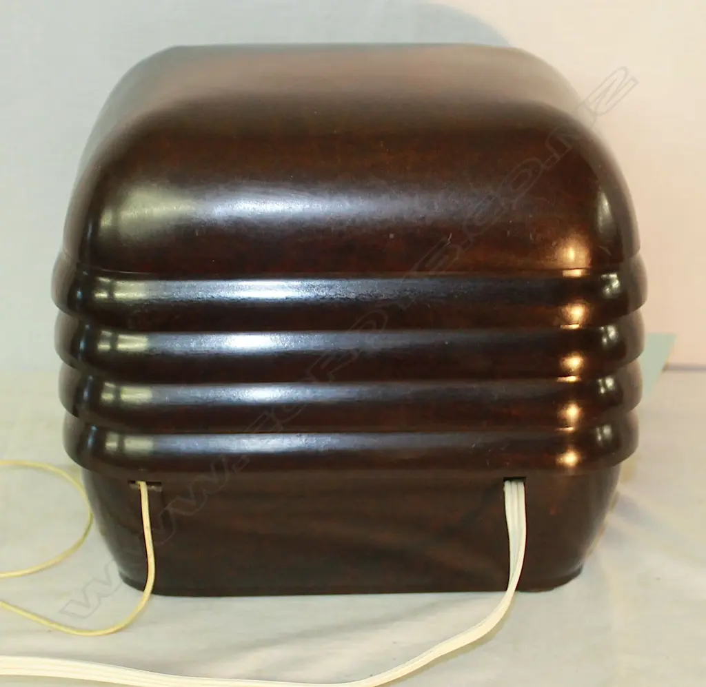 Model ?, by Kriesler, Bakelite. H.215mm Image 1++