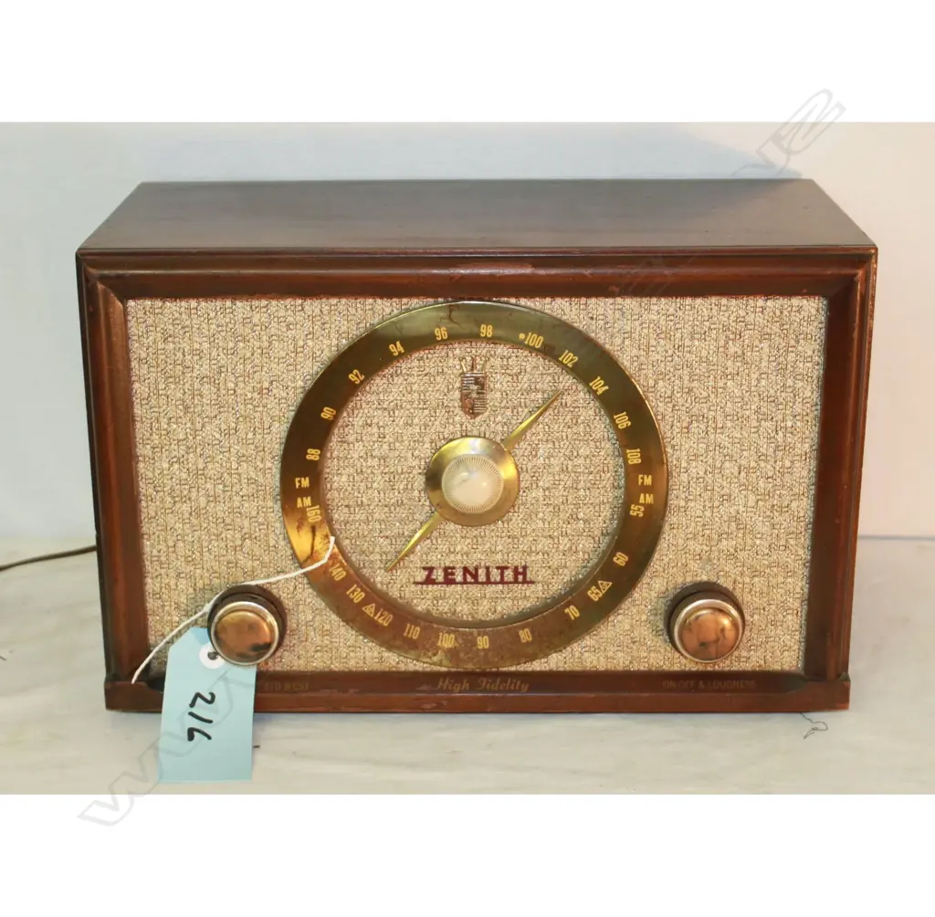 Model B835R, by Zenith, wood. H.245mm Image 1++