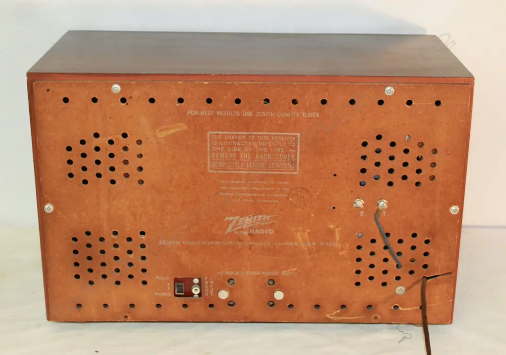 Model B835R, by Zenith, wood. H.245mm Image 1++