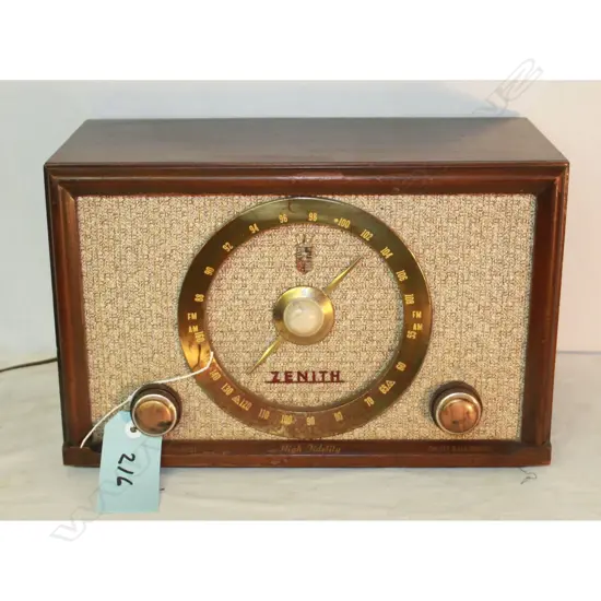Model B835R, by Zenith, wood. H.245mm