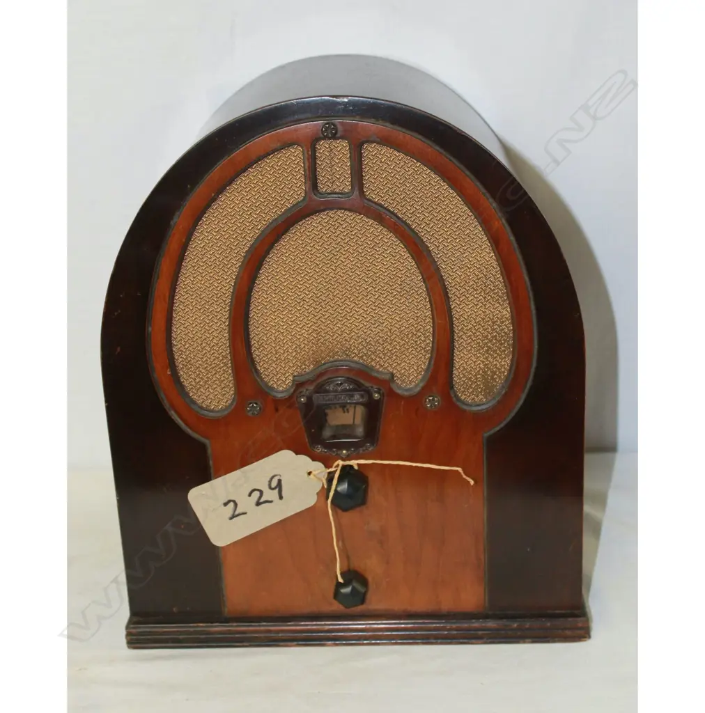 Model Junior 80, by Philco , Cathedral. H.355mm Image 1++