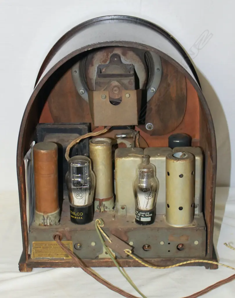 Model Junior 80, by Philco , Cathedral. H.355mm Image 1++