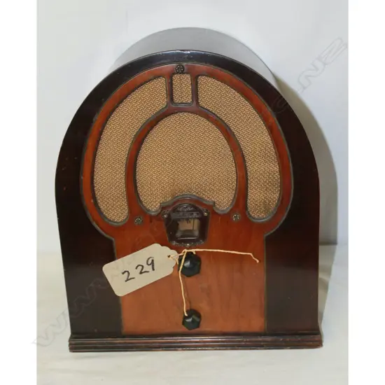 Model Junior 80, by Philco , Cathedral. H.355mm