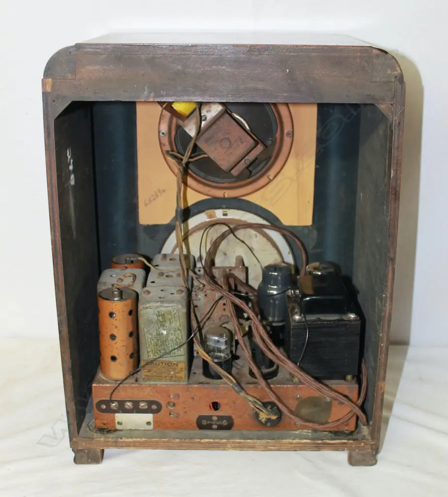 Model 6-S-229, by Zenith, s/n R555226, wood. H.450mm Image 1++