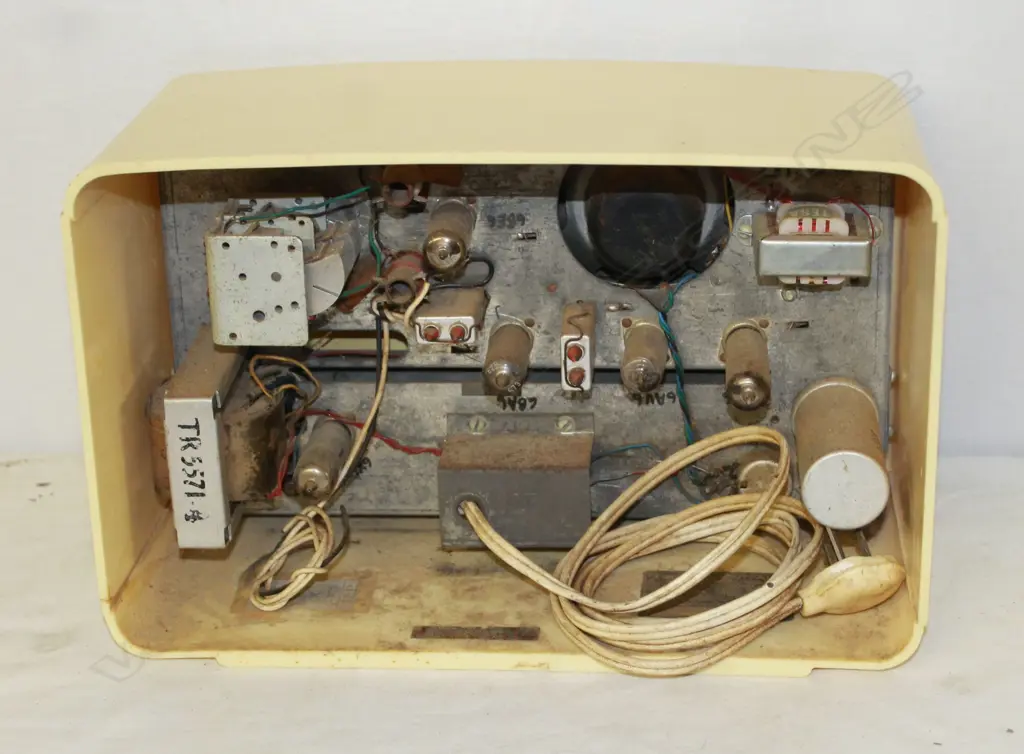 Model ?, by Pacemaker, Cream. H.210mm Image 1++