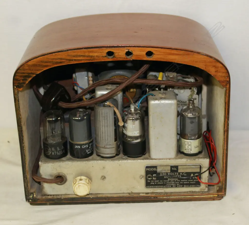 Model 14R, by Columbus, wood. H.220mm Image 1++