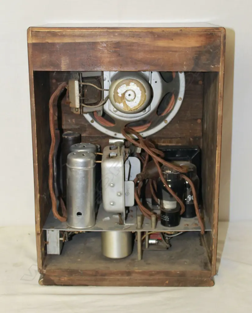 Model C87 Radiolette, by AWA, Wood, knob missing.. H.450mm Image 1++