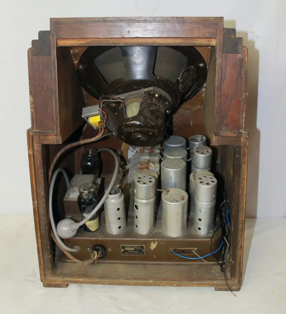 Model Pacific Nottingham, by Radio Corp of NZ, Wood. H.520mm Image 1++