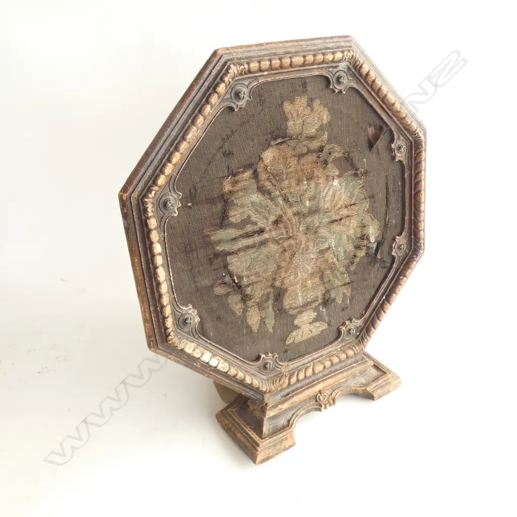 Model Tapestry Speaker, by ?, metal frame. H.380mm Image 1++