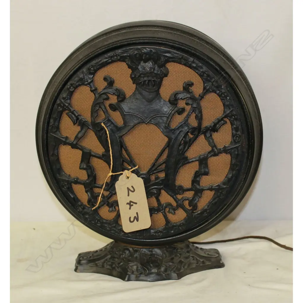 Model speaker, by ?, metal frame. H.390mm Image 1++