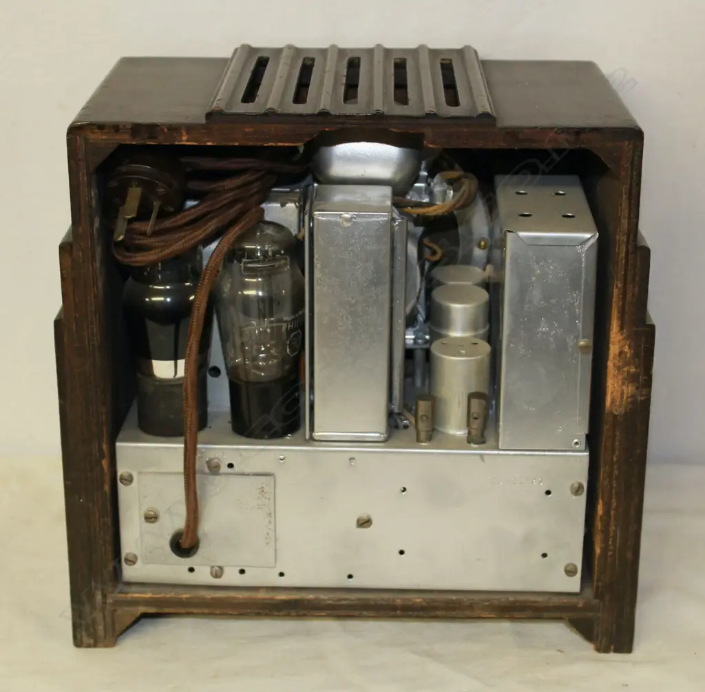 Model Radiolette 27, by AWA,  s/n C1361793. H.275mm Image 1++