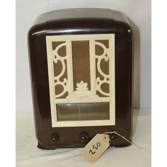 Model Radio Star , by Airzone (1931) Ltd., Brown – Chassis 520. H.370mm
