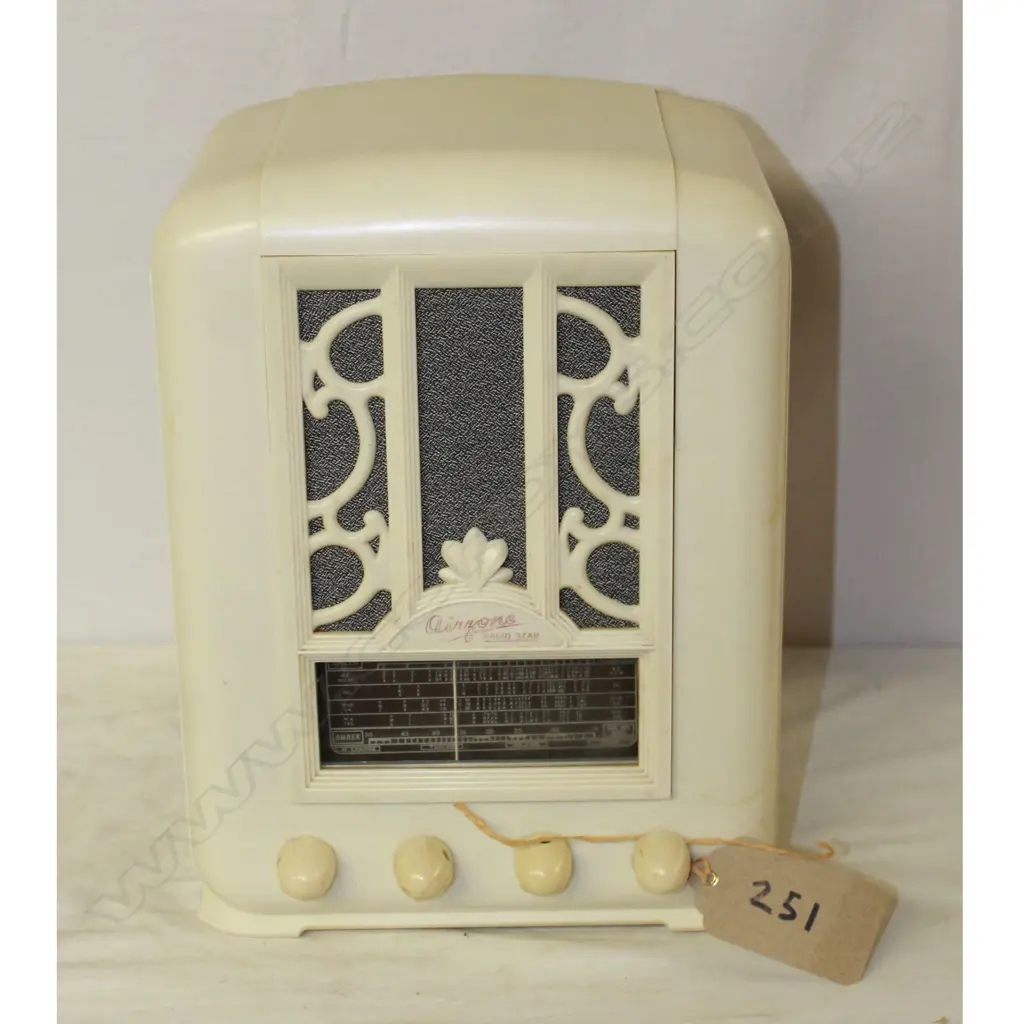 Model Radio Star , by Airzone (1931) Ltd., White - Chassis 521 (Cracked). H.350mm Image 1++