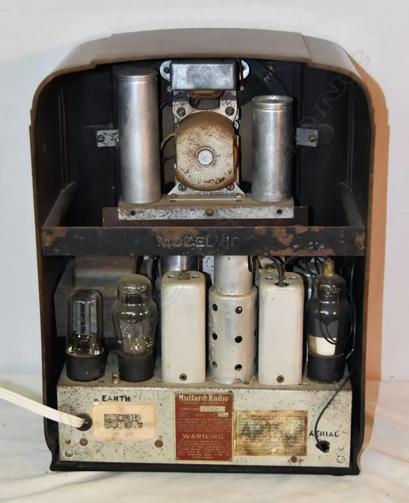 Model Model 50, by Airzone (1931) Ltd., Bakelite Brown, White Grill. H.360mm Image 1++