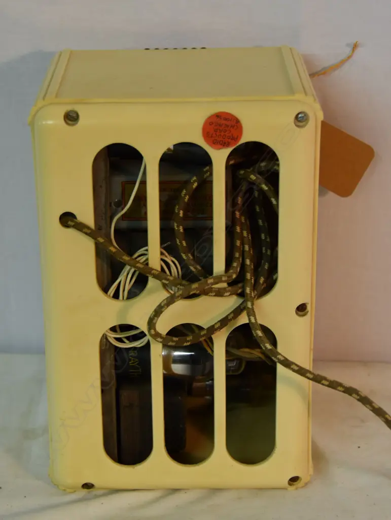 Model ?, by Radio Products Corp Chicago, Cream Plastic. H.270mm Image 1++