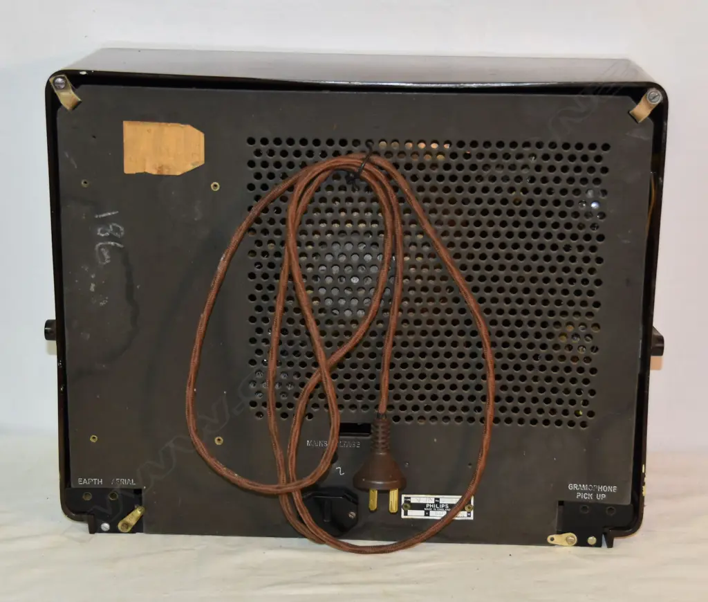 Model Theatrette V7a, by Philips , Bakelite Brown. H.230mm Image 1++
