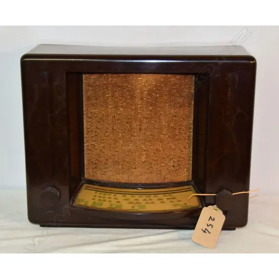Model Theatrette V7a, by Philips , Bakelite Brown. H.230mm