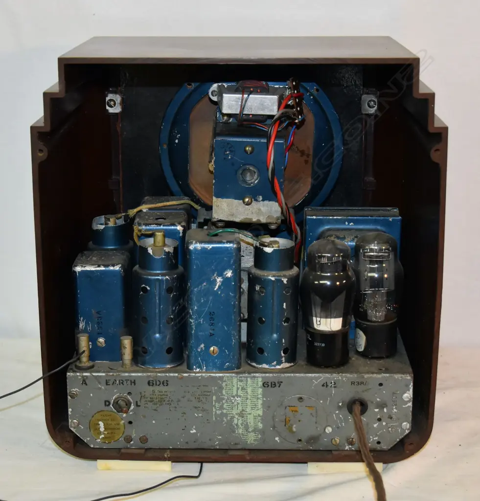 Model Radiolette, by AWA, Bakelite Brown. H.330mm Image 1++