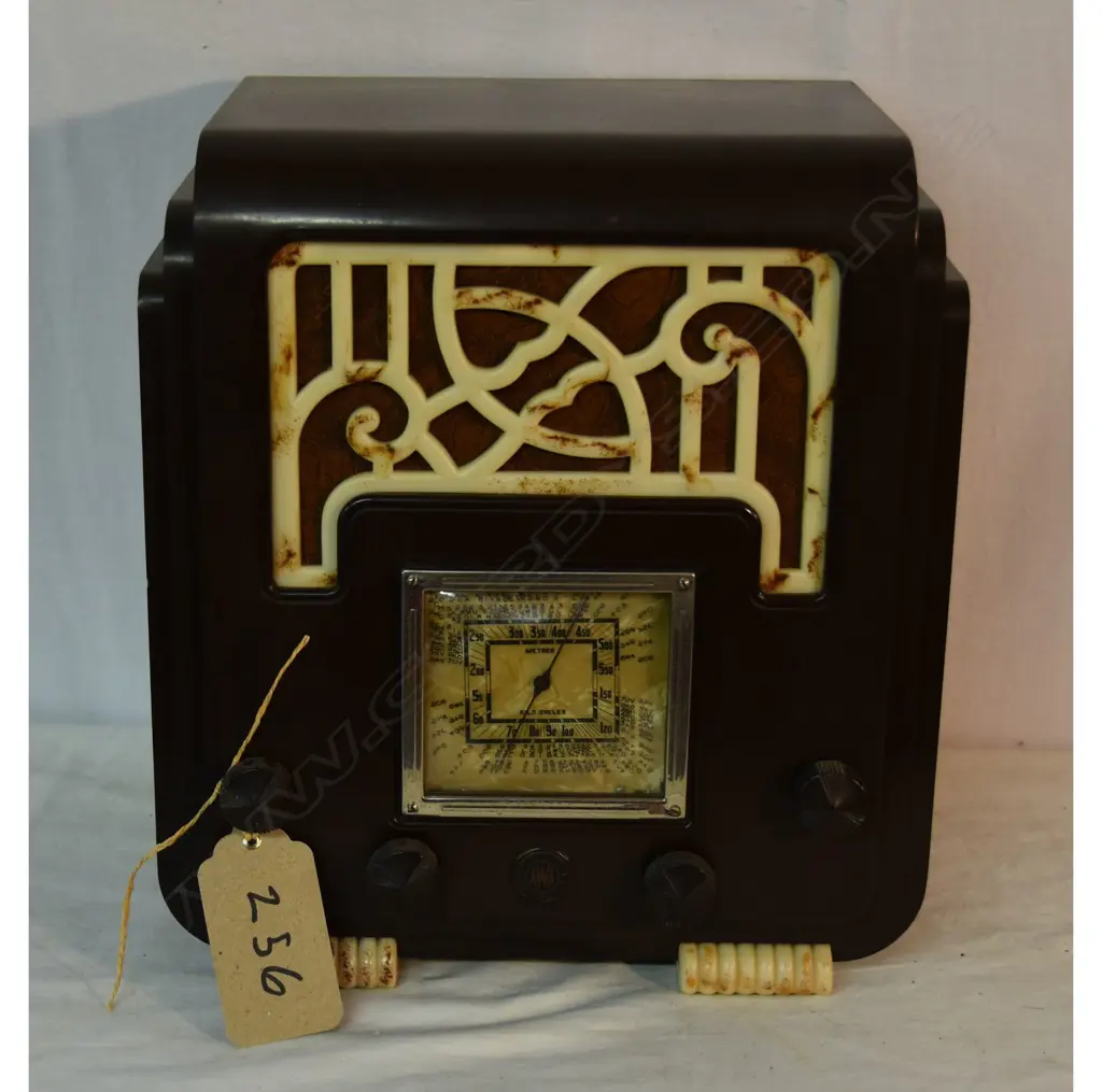 Model Radiolette, by AWA, Bakelite Brown. H.330mm Image 1++