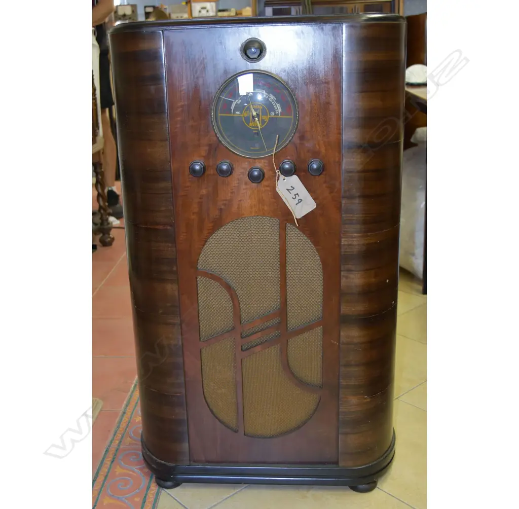 Model Model 270c, by FADA, Wood console. H.940mm Image 1++