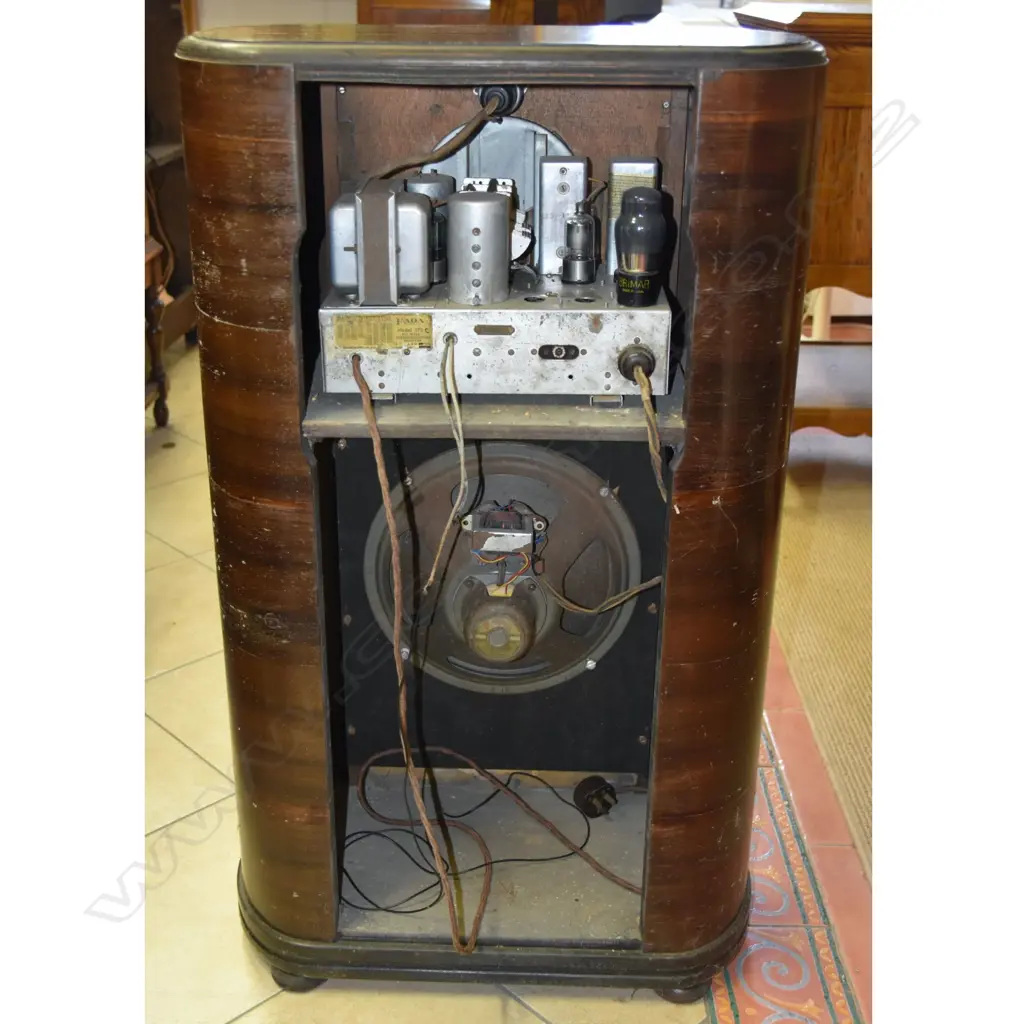 Model Model 270c, by FADA, Wood console. H.940mm Image 1++
