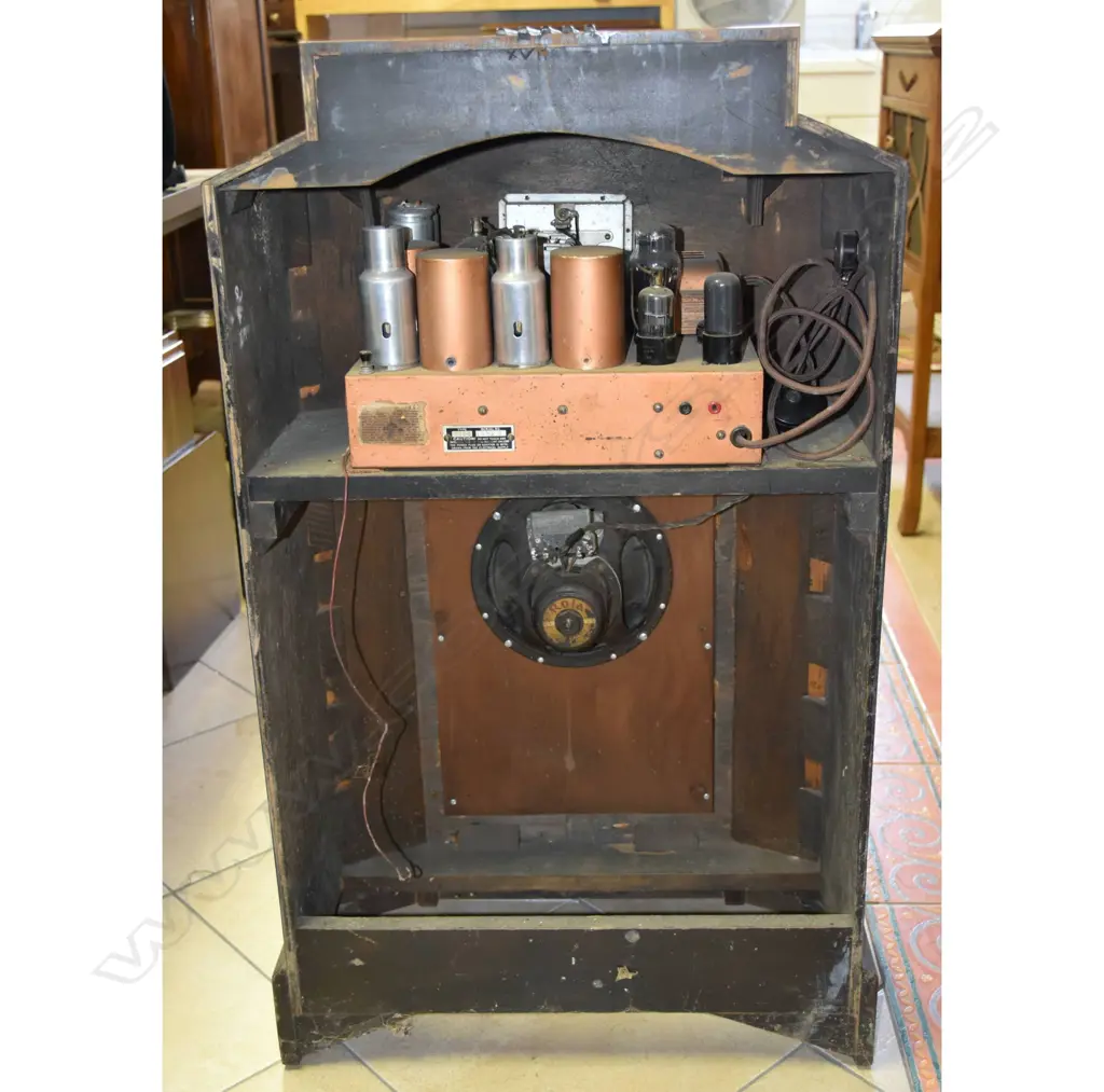 Model 7SA-w, by Crusader, Wood console. H.915mm Image 1++