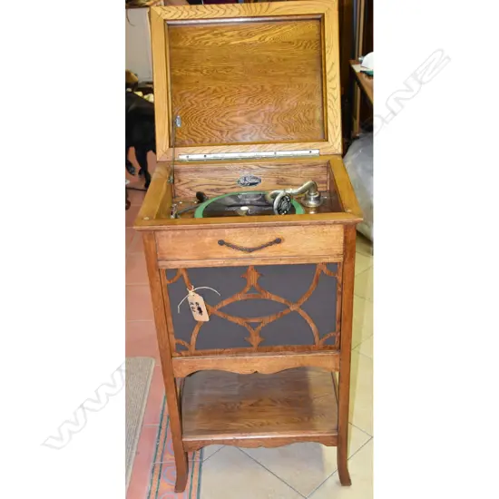 Model Crank Phonograph, by La Gloria , Wood console. H.930mm