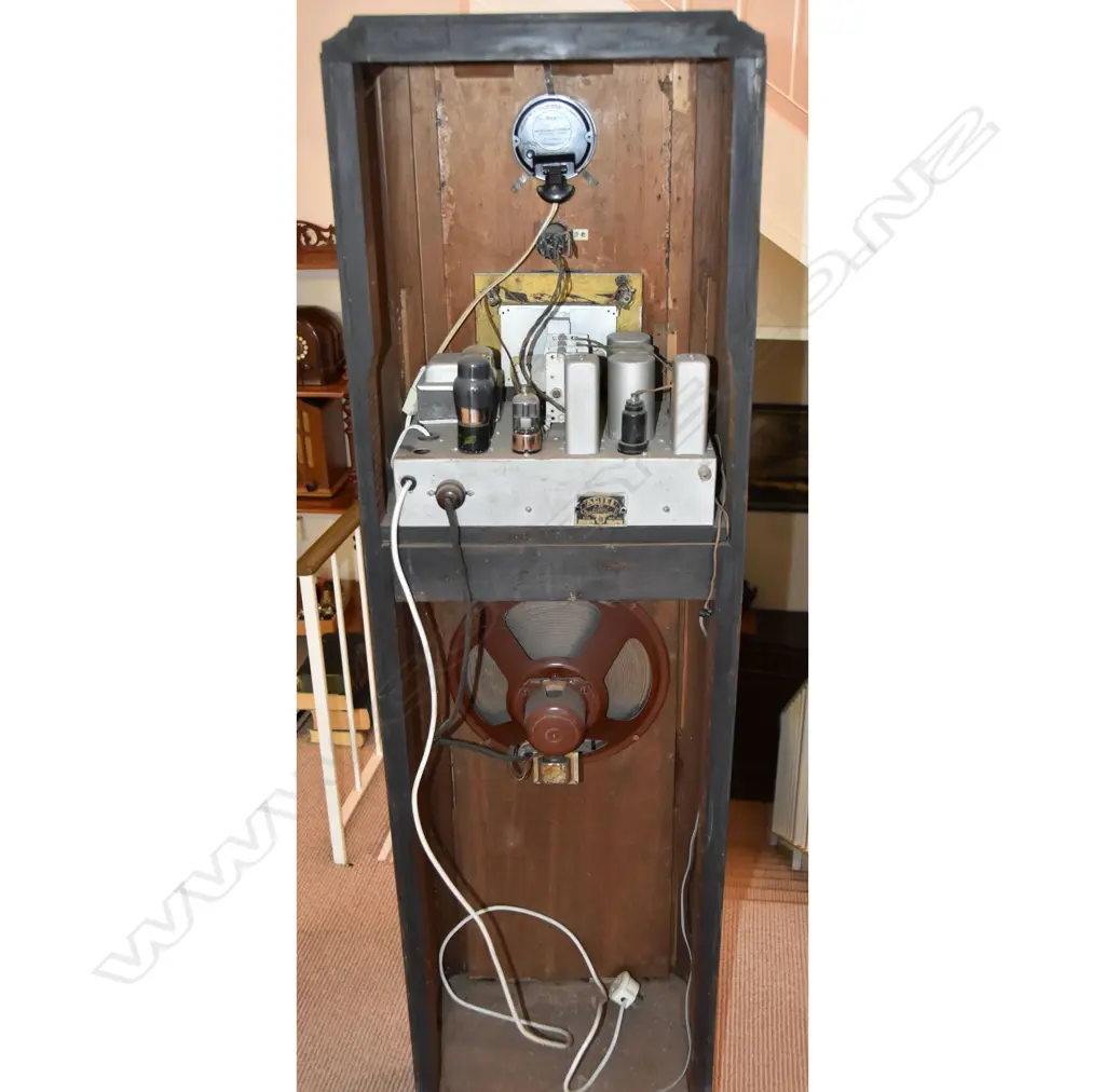 Model Radio-Clock, by Ariel, Wood console. H.1585mm Image 1++
