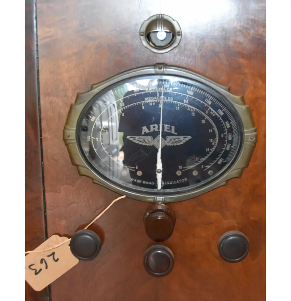 Model Radio-Clock, by Ariel, Wood console. H.1585mm Image 1++