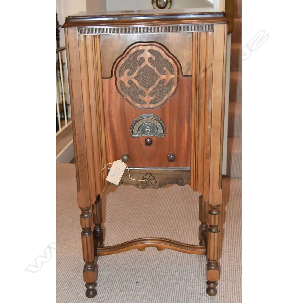 Model Ultimate, by Radio (1936) Ltd , Wood console. H.1030mm Image 1++