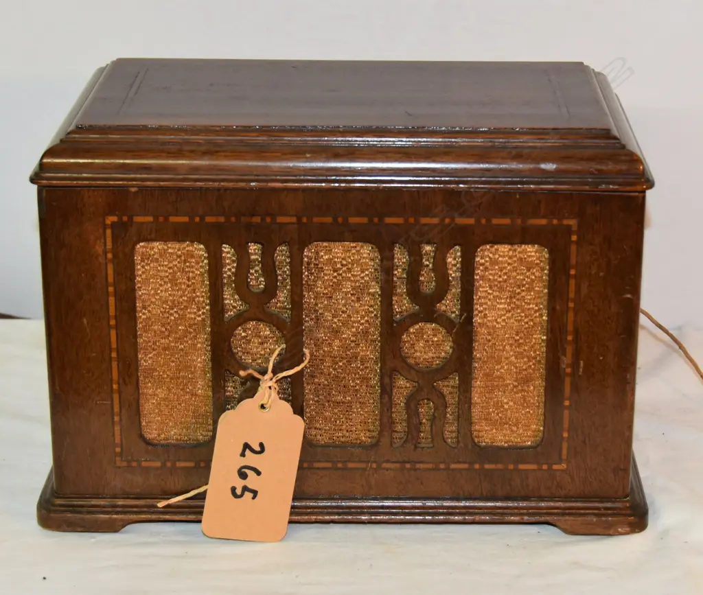 Model Model 555, by Atwater Kent, Wood. H.210mm Image 1++