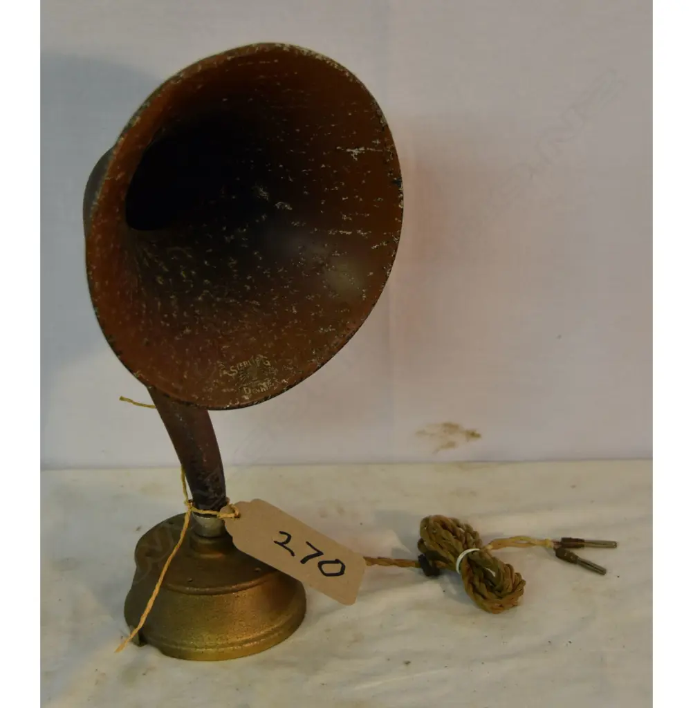 Model Dinkie, by Strling, Red/Black Horn Speaker. H.330mm Image 1++