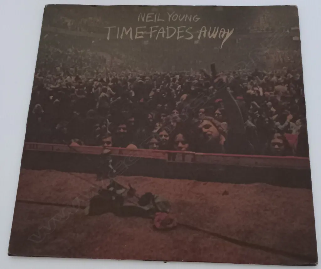 Neil Young, Time Fades Away Image 1++