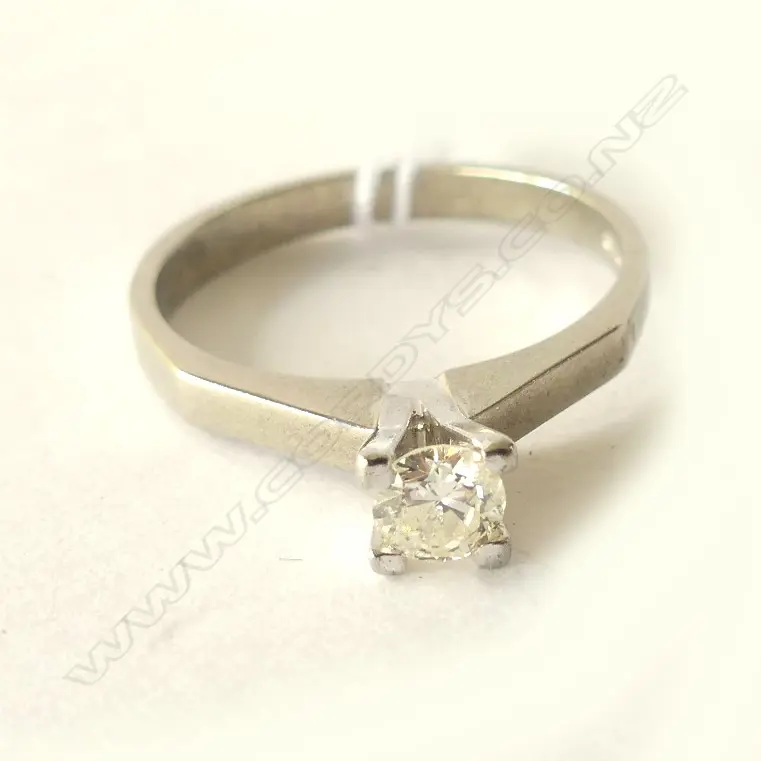 9CT WHITE GOLD DIAMOND SOLITAIRE RING 0.20CT Image 1++