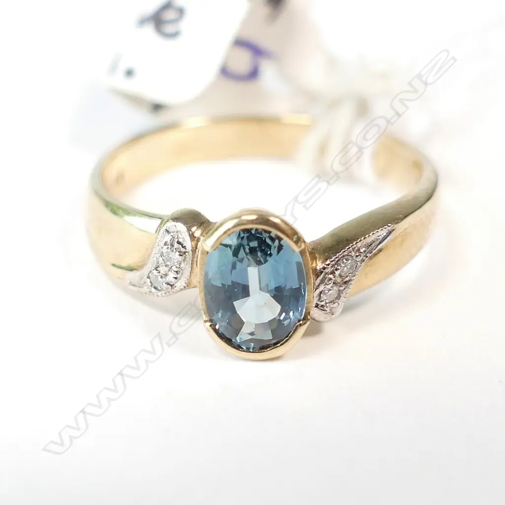 9CT CEYLONESE SAPPHIRE & DIAMOND RING Image 1++