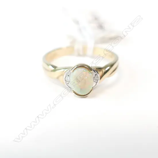 9CT OPAL & DIAMOND RING 