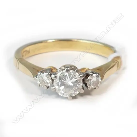 ESTATE 18CT GOLD AND 3 STONE DIAMOND RING