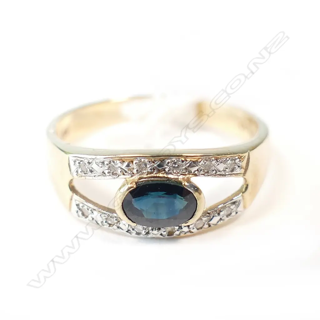 9CT SAPPHIRE & DIAMOND RING Image 1++