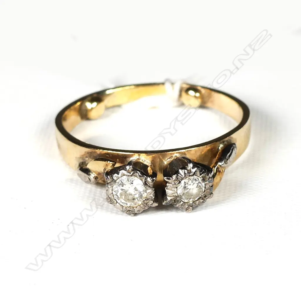 18ct? GOLD AND TWO STONE DIAMOND RING Image 1++
